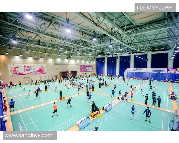 羽毛球赛场激战正酣青岛队迎战湖南队争夺胜利荣耀